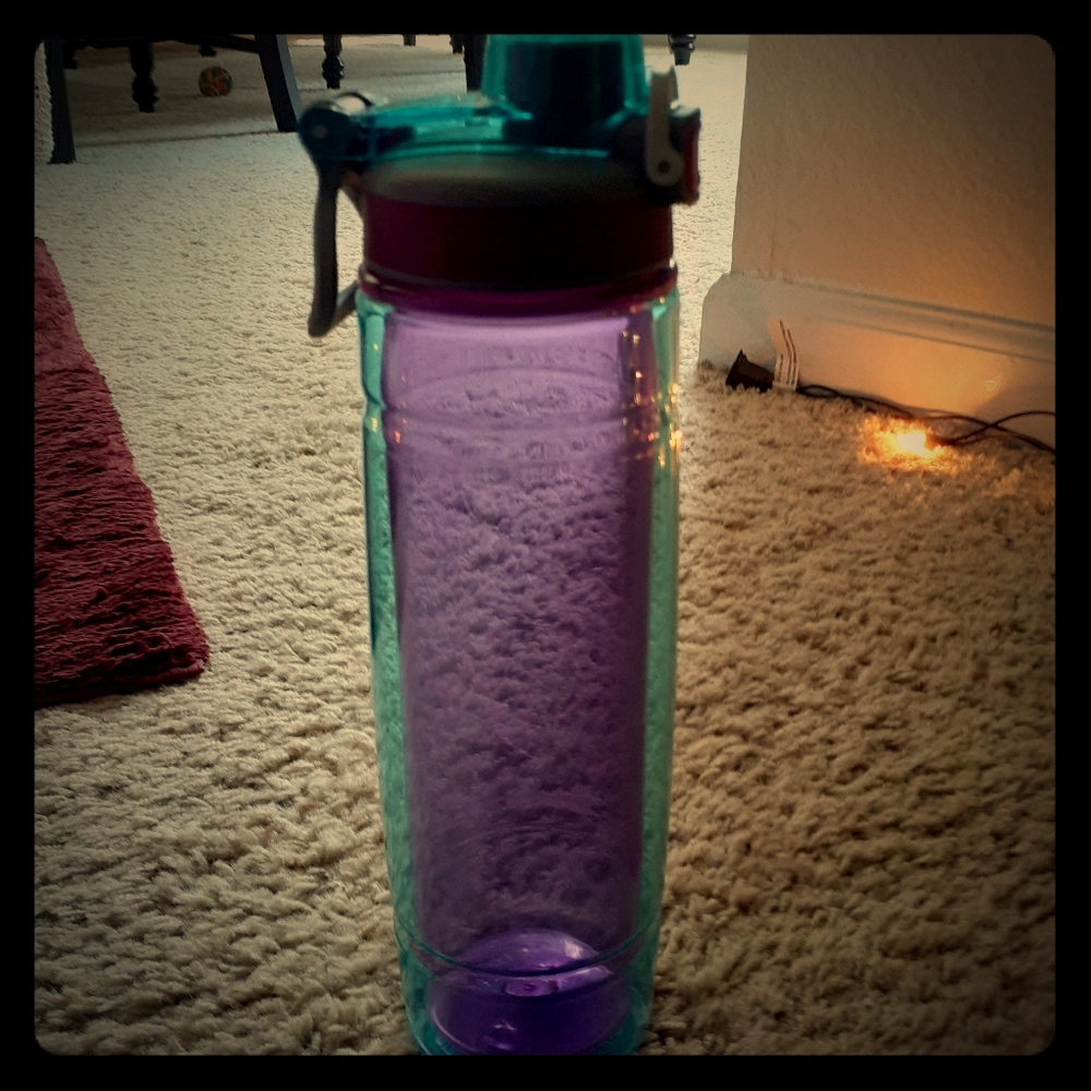 Bubba cool-keeping water bottle for sports